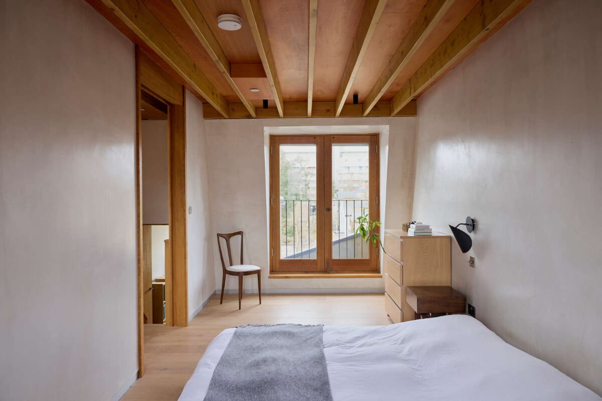 Contemporary Architect-Designed Interiors in a Victorian House 21 bedroom wooden ceiling