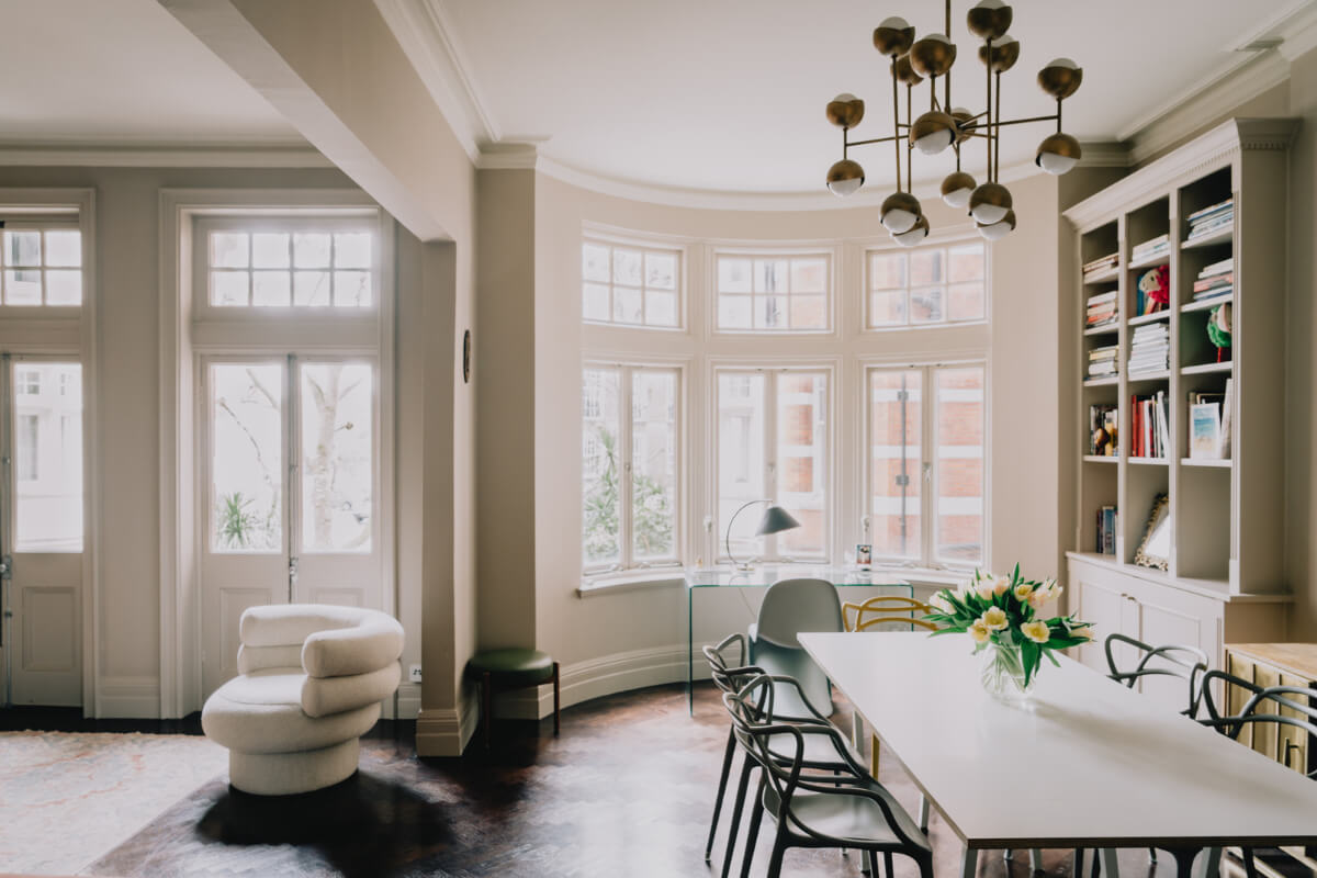 A Stunning Edwardian Apartment with High Ceilings and Period Details 5 double living space large dining table