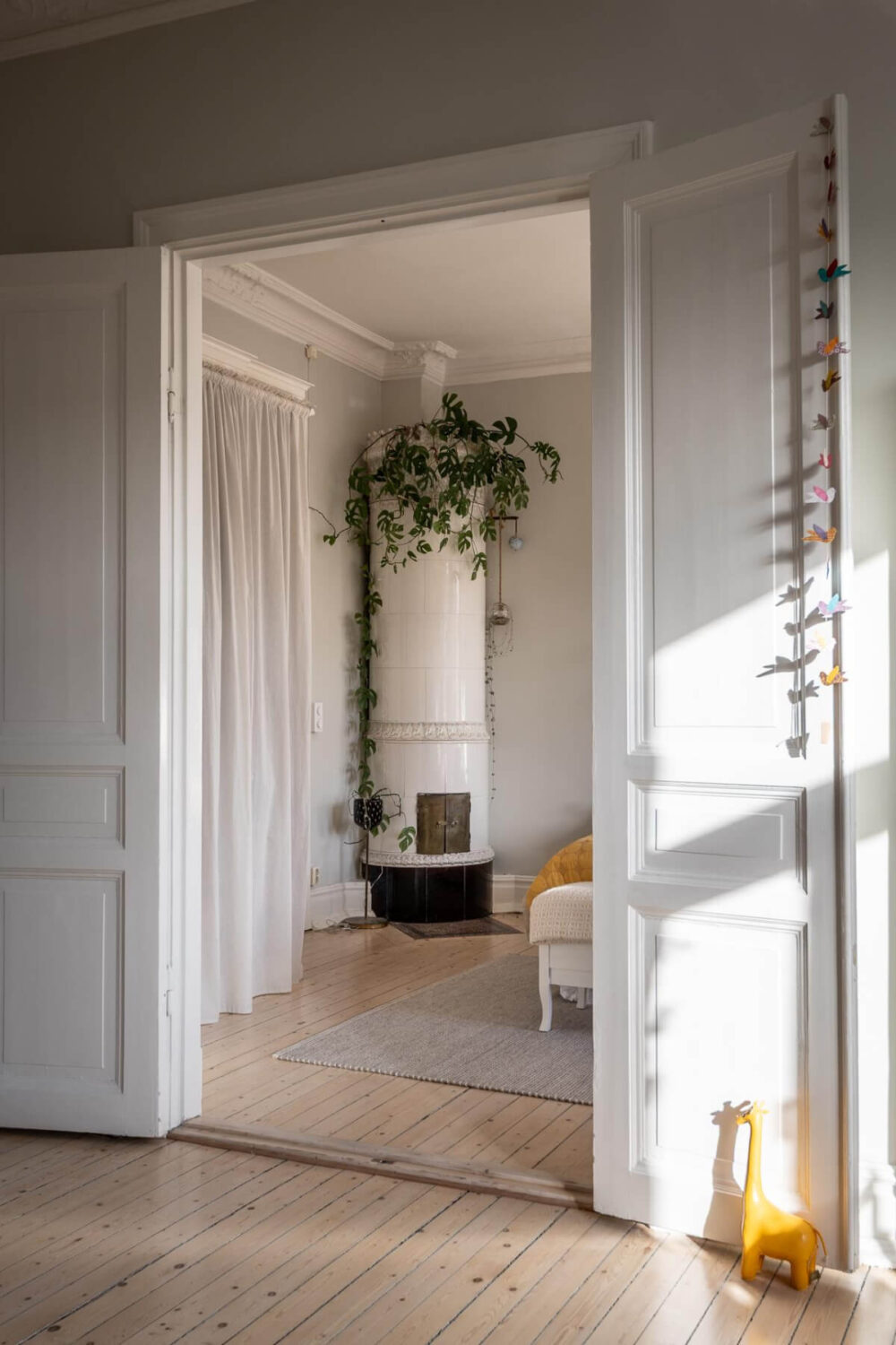 A Light and Spacious Apartment with a Cozy Social Kitchen 8 double wooden doors