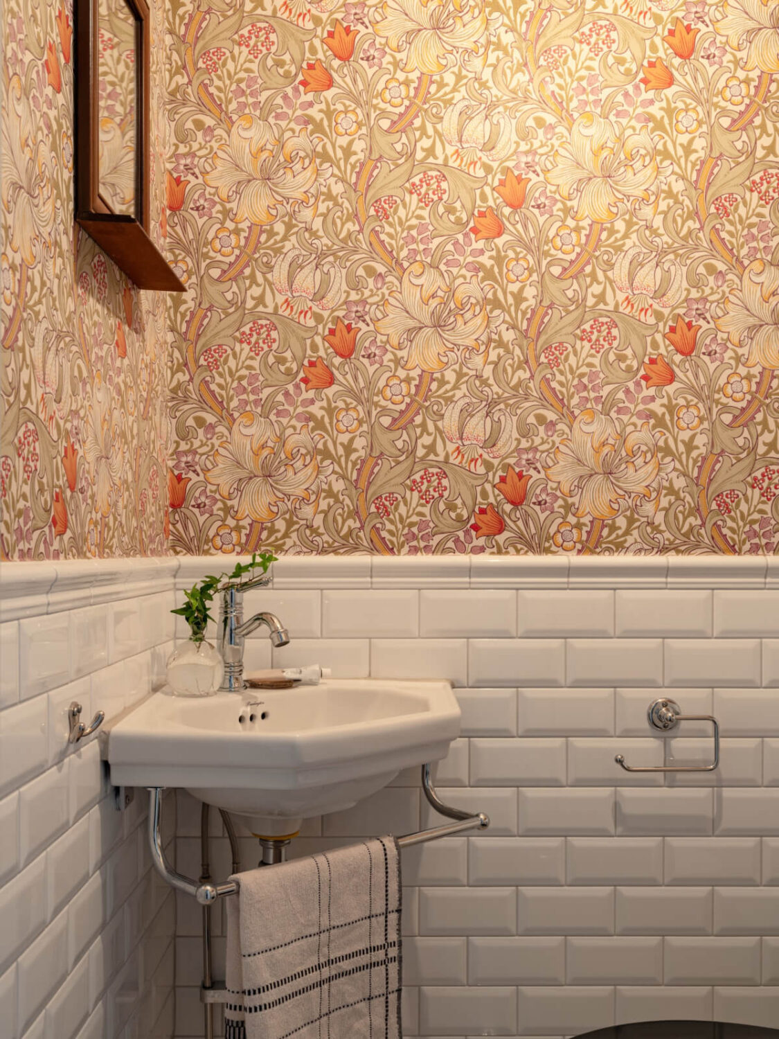 Soft Color Tones in a Renovated Turn-of-the-Century Apartment 28 floral wallpaper