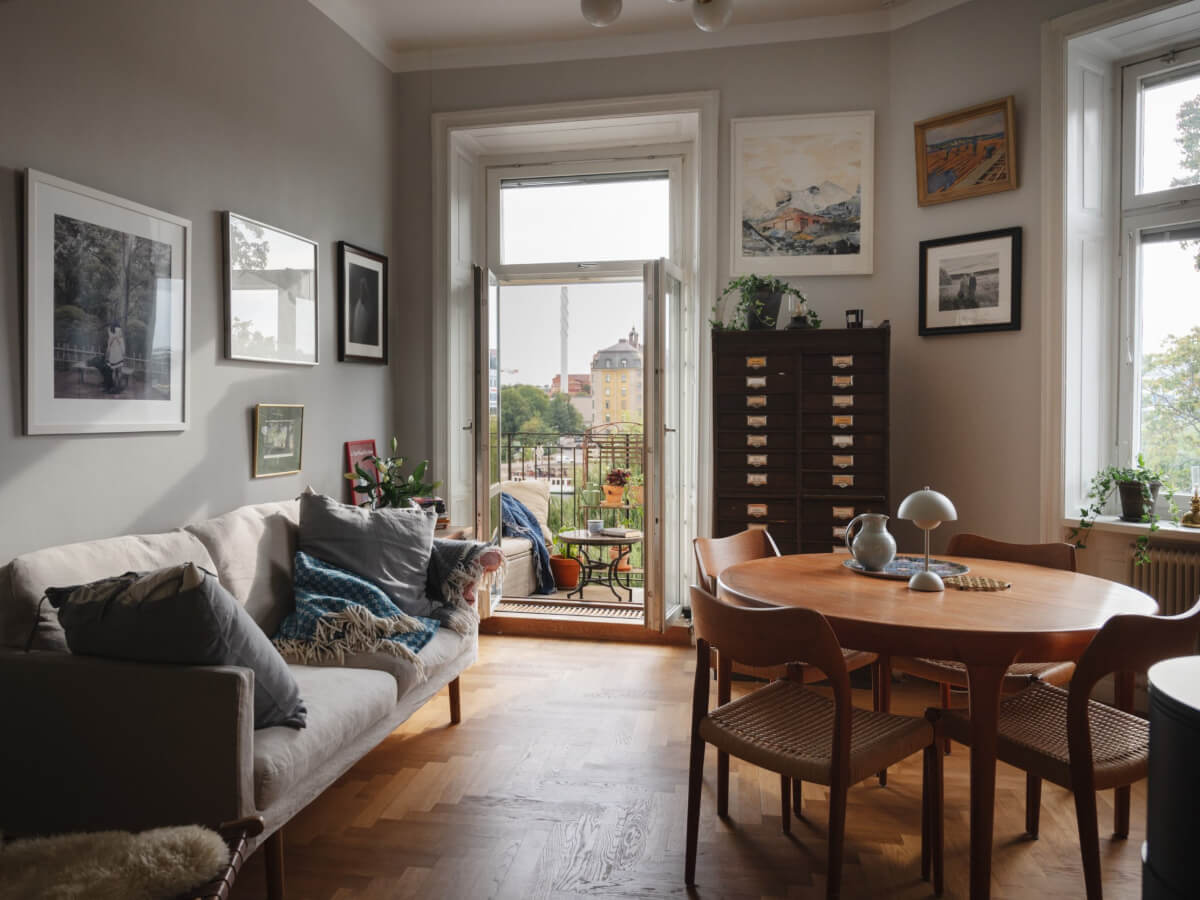 Gray Tones and Built-in Storage in a Charming Corner Apartment 1 gray living room parquet floor round table