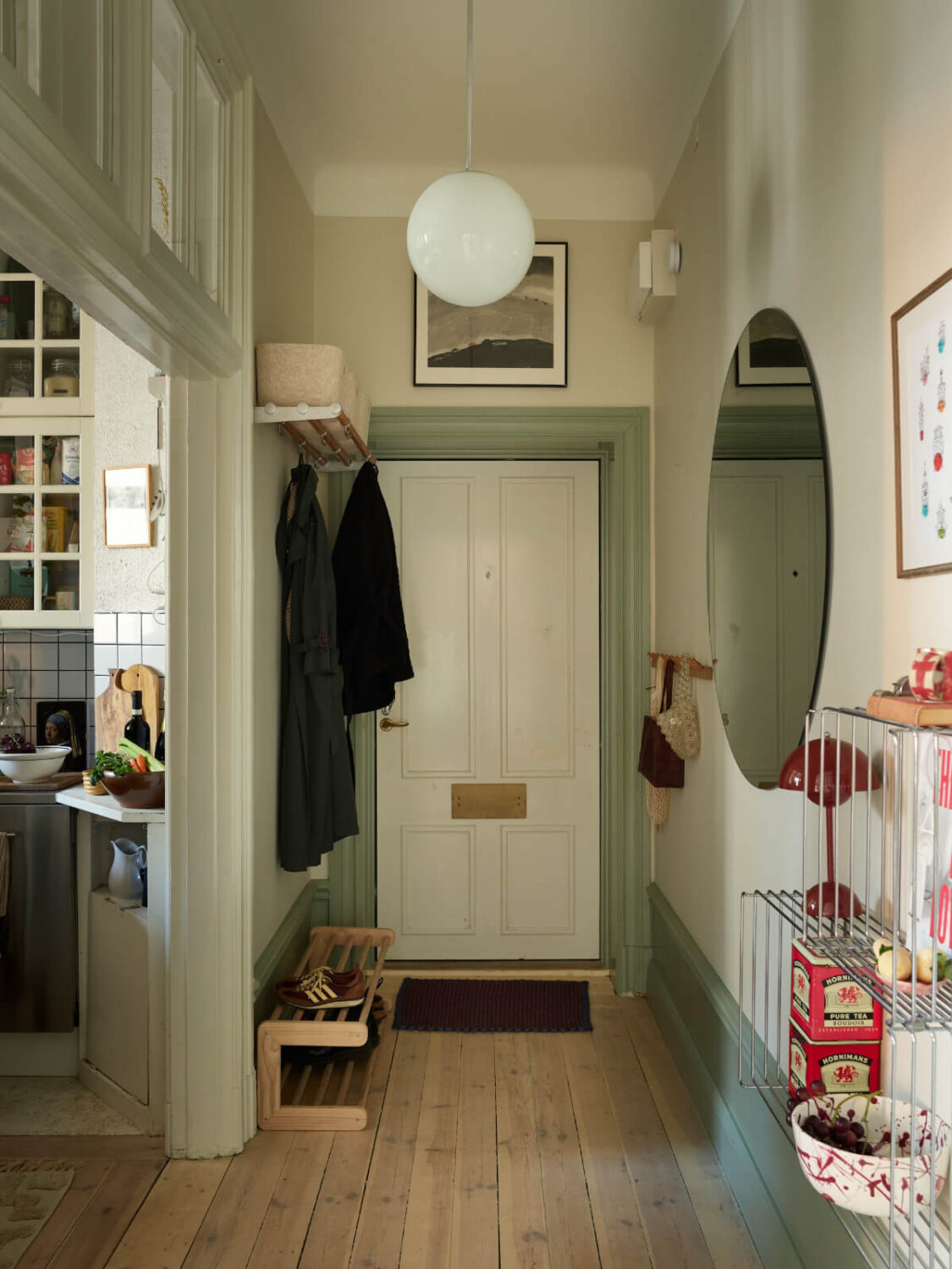 Best of 2025: Hallways 37 hallway large round mirror wooden floorboards