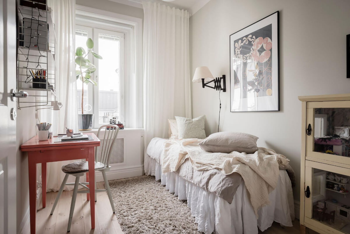 A Light Color Palette in a Stylish Renovated Late 19th Century Apartment 22 light colored bedroom red desk