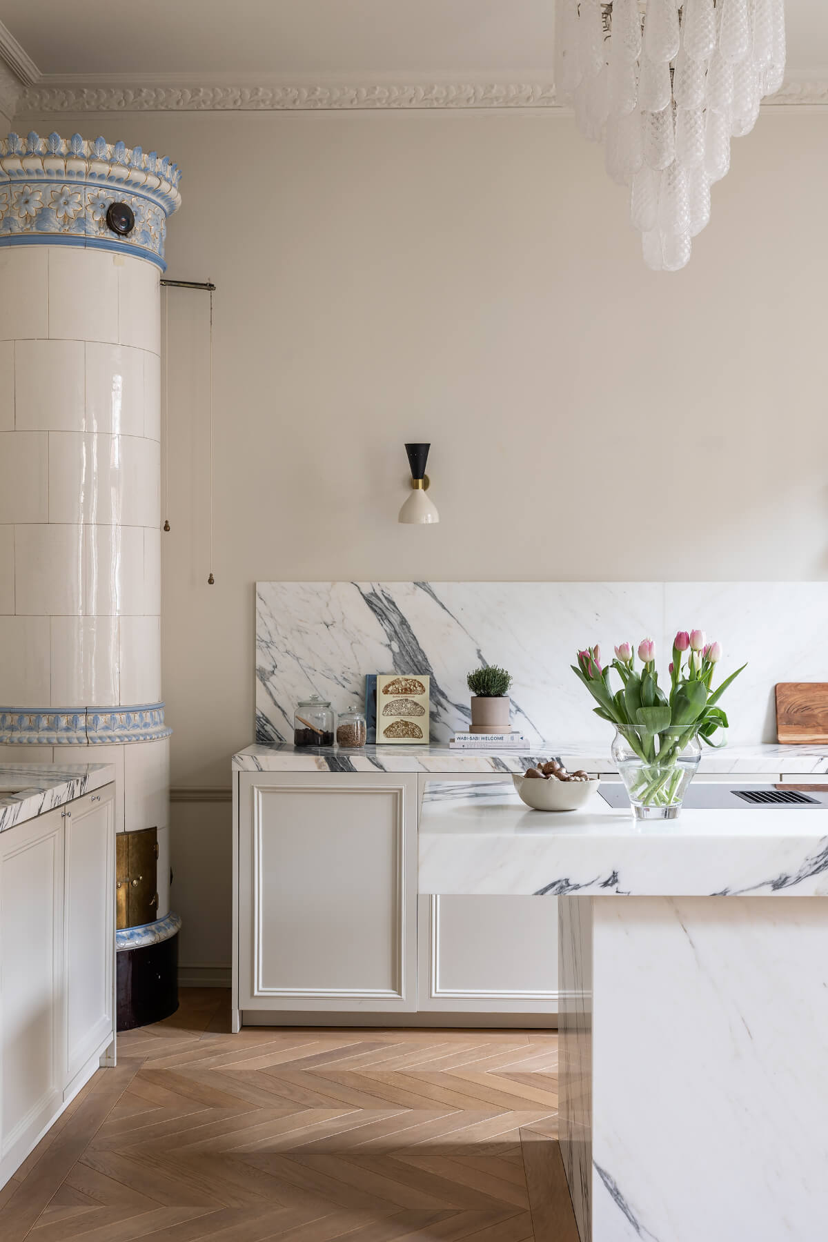 A Luxurious Stockholm Apartment with Period Features and a Blue ... - Stockholm Luxurious Apartment Renovation Ideas