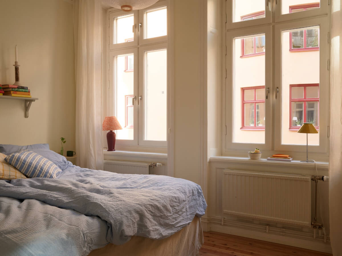 Revisiting a Bright Scandi Apartment with a Gray Kitchen 17 light scandi bedroom