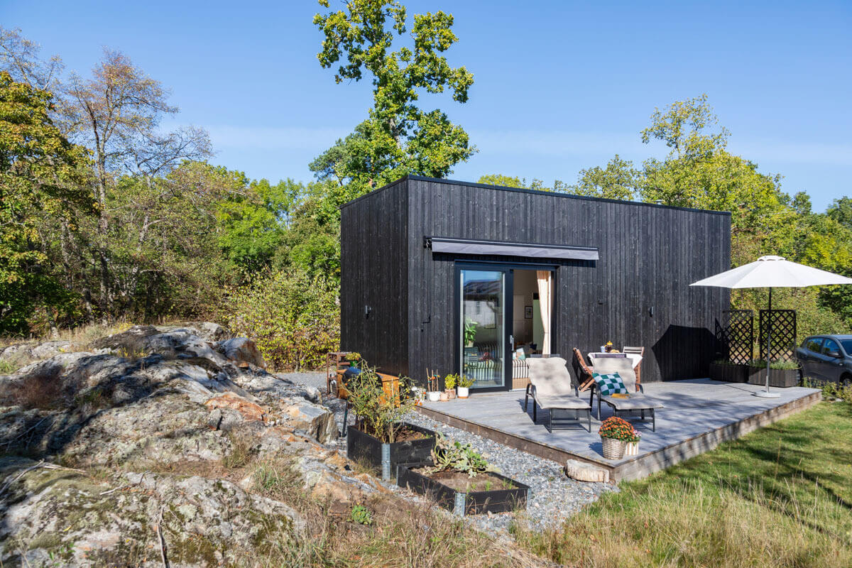 A Modern Tiny House in the Swedish Archipelago 1 modern tiny house