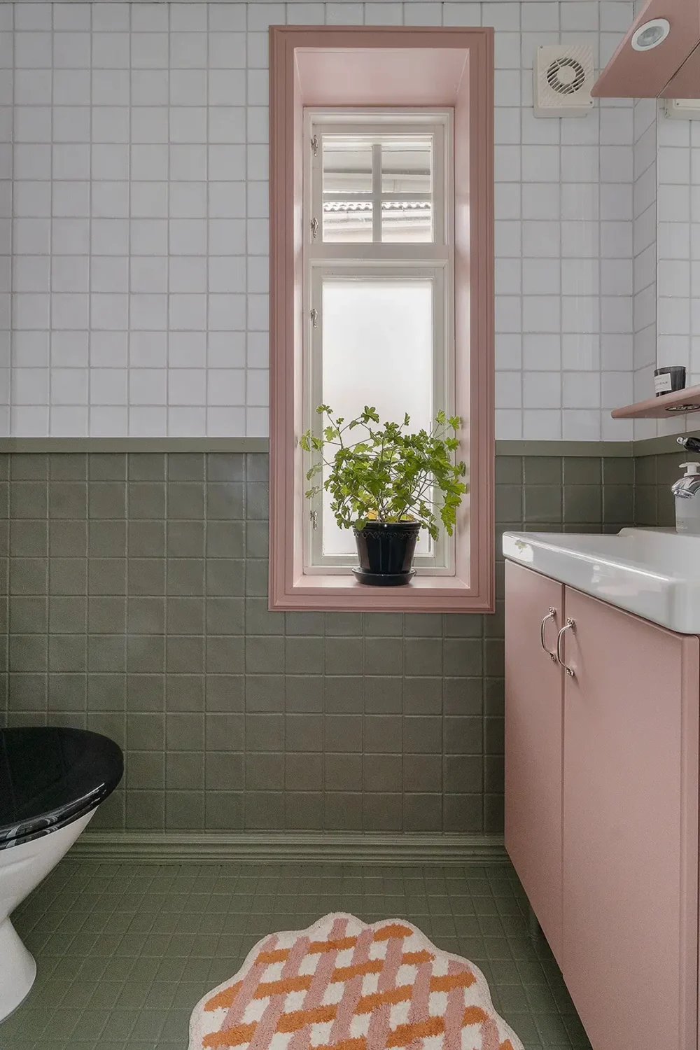 A Charming Early 20th-Century Family Home in Sweden 8 pink and green powder room