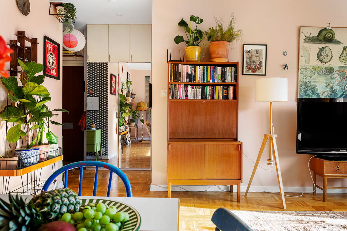 A Colorful 1940s Apartment in Stockholm 4 pink living room midcentury apartment