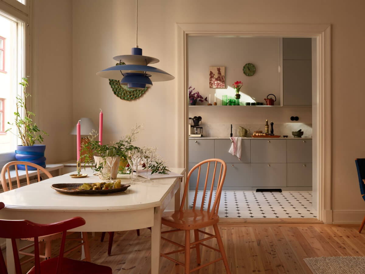 Revisiting a Bright Scandi Apartment with a Gray Kitchen 8 semi open layout