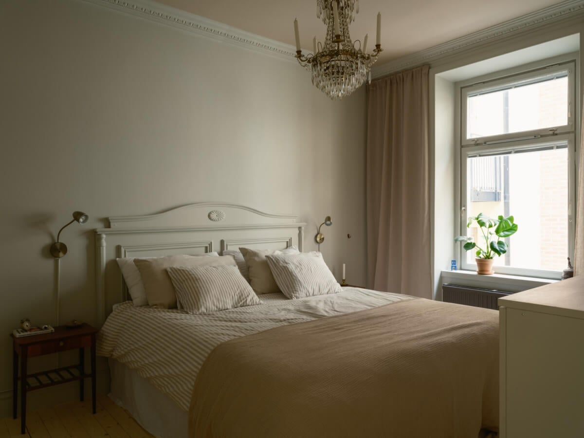 A Serene 19th Century Apartment with a Deep Red Kitchen 14 serene bedroom