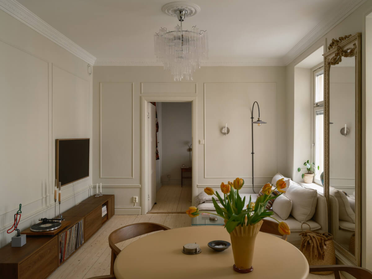 A Serene 19th Century Apartment with a Deep Red Kitchen 6 serene beige living room A Serene 19th Century Apartment with a Deep Red Kitchen
