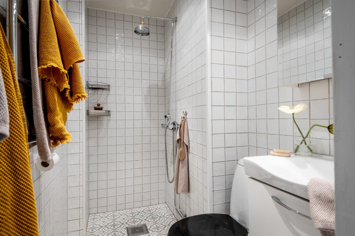 A Light and Spacious Apartment with a Cozy Social Kitchen 24 simple white bathroom