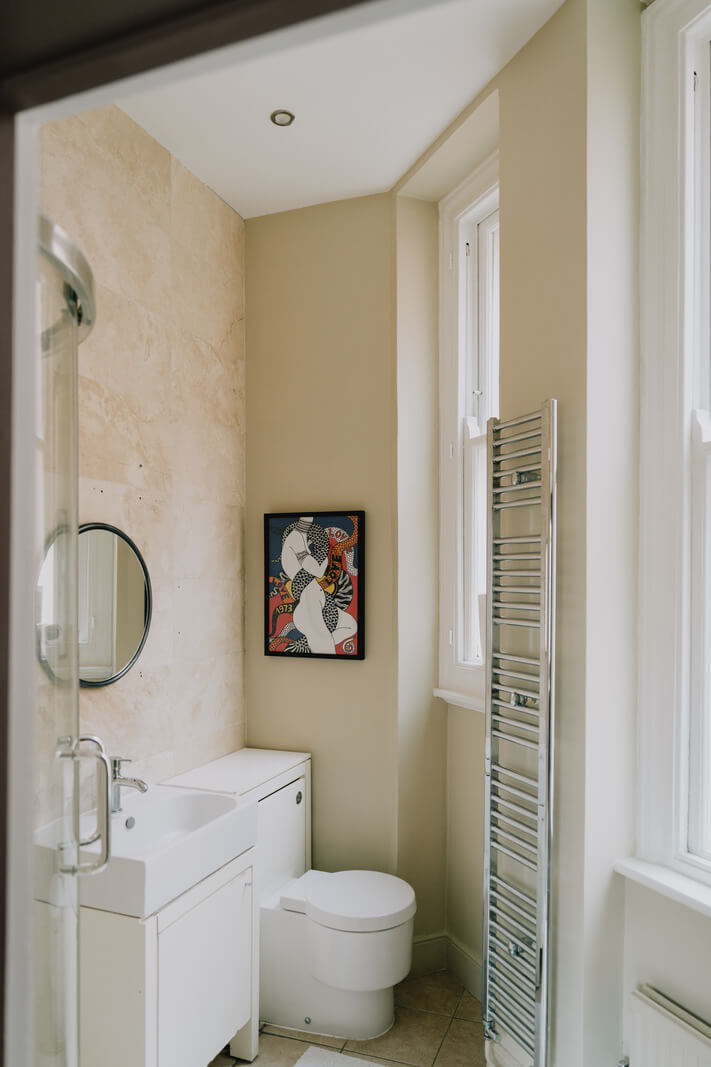 A Stunning Edwardian Apartment with High Ceilings and Period Details 20 small bathroom