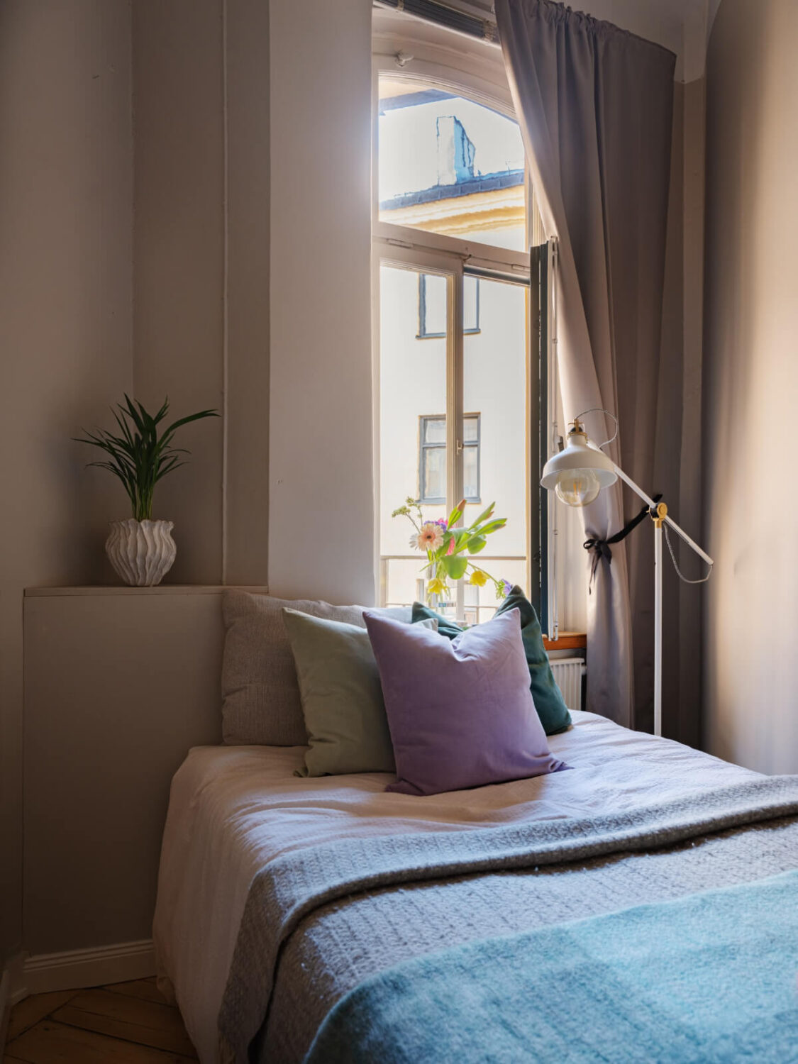 A Small Apartment with Contemporary Furniture in a 19th-Century Building 20 small bedroom