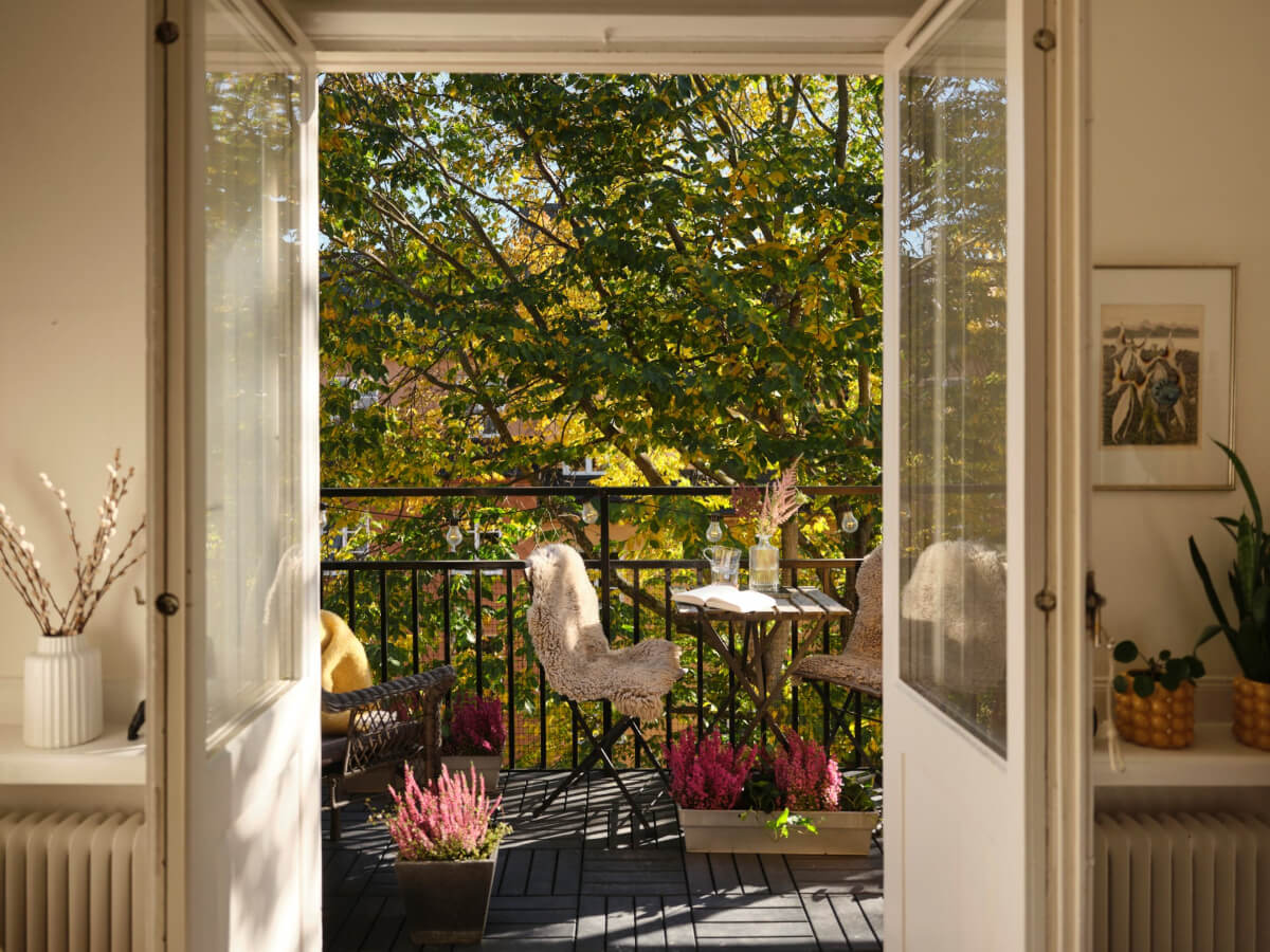 A Light-Filled 1920s Apartment with Two Spacious Balconies 21 sunny balcony