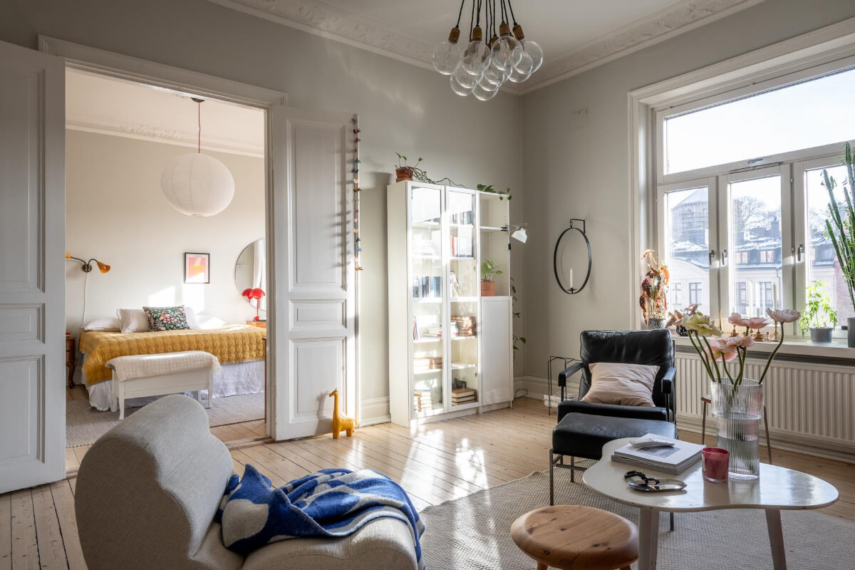 A Light and Spacious Apartment with a Cozy Social Kitchen 5 sunny living room