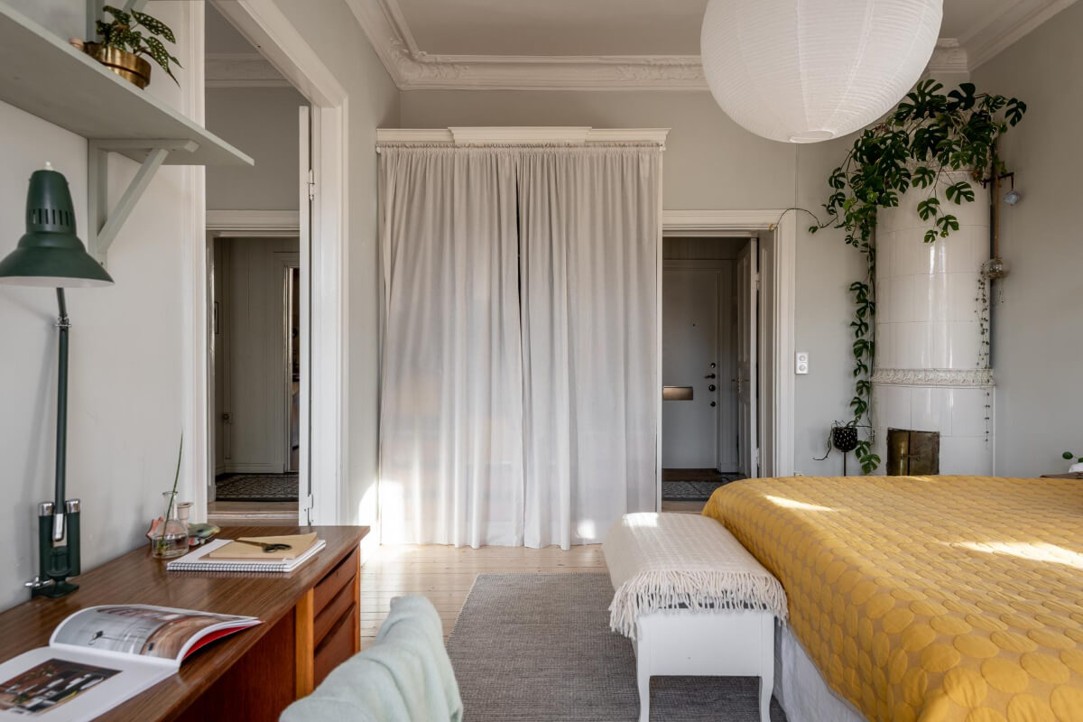 A Light and Spacious Apartment with a Cozy Social Kitchen 15 wardrobes with curtain