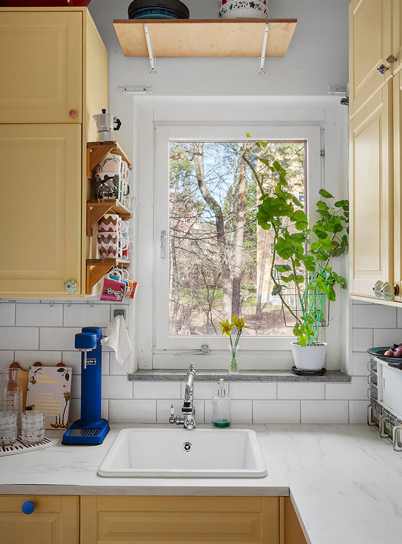 A Colorful 1940s Apartment in Stockholm 6 yellow kitchen colorful knobs
