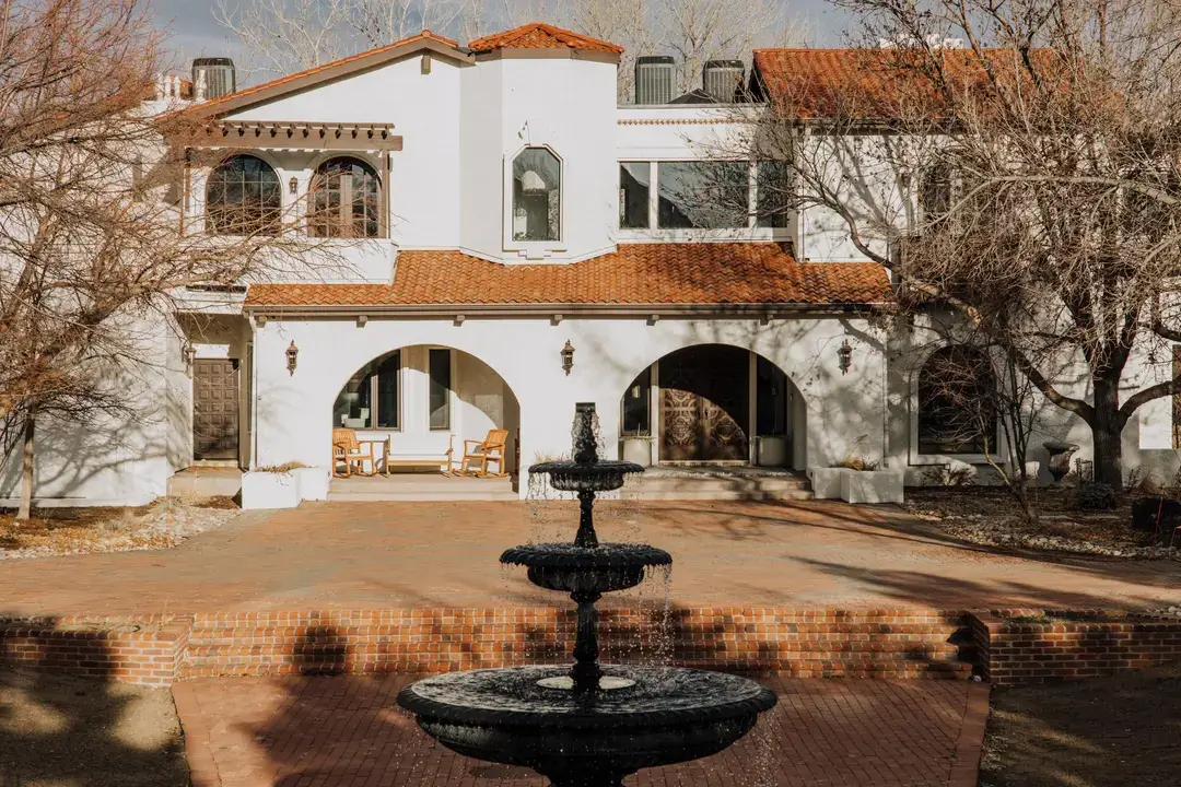 Spanish Hacienda Meets Custom Craftsmanship in a Colorado Home 41 Fountain4_duukr4