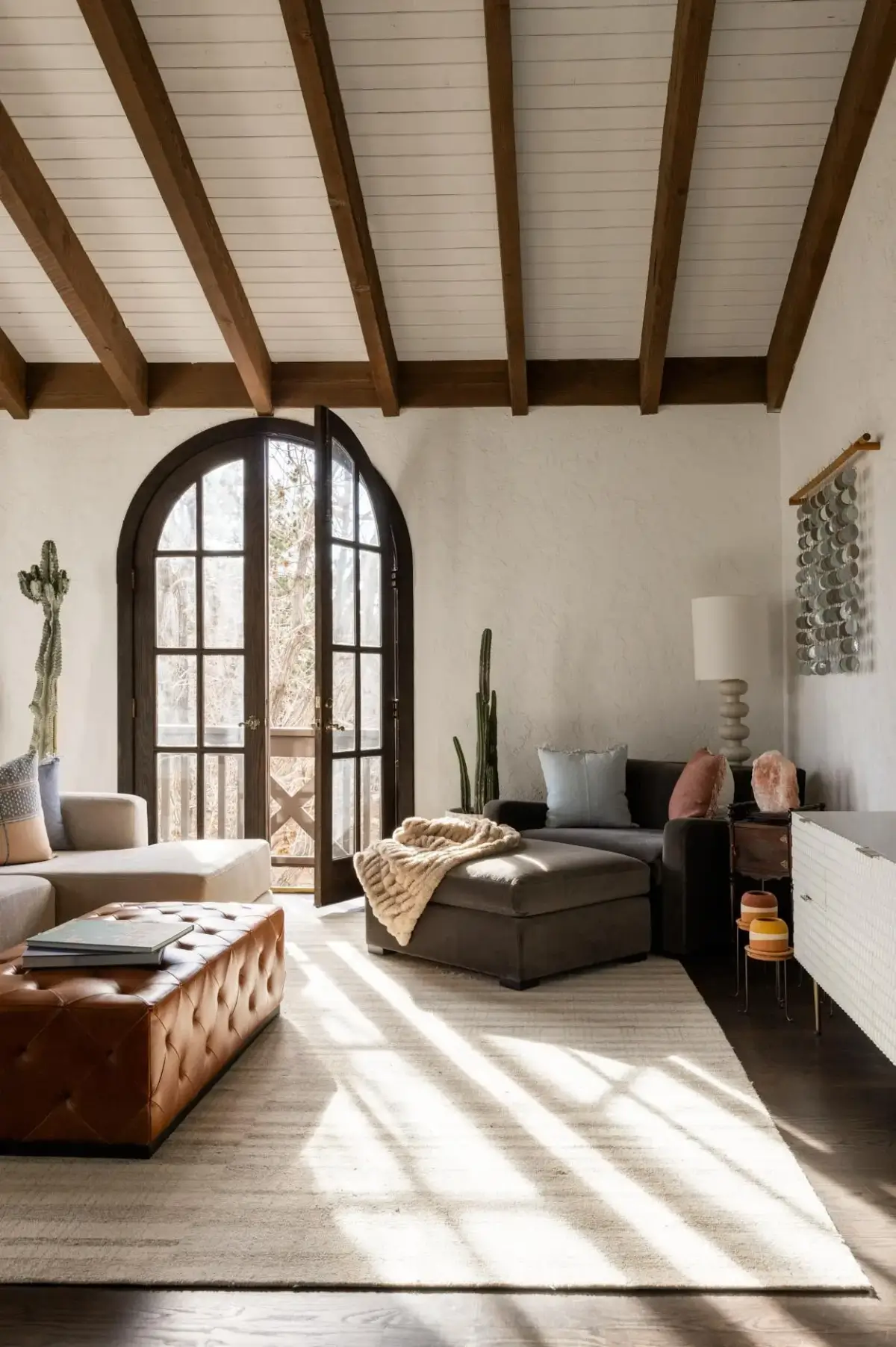 MasterBedroomCornerOutside_1_fgnq2v