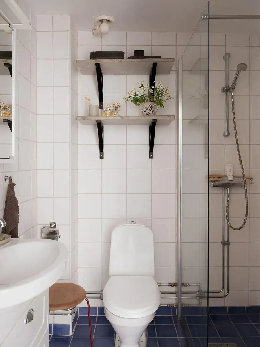 Gray Walls in a Renovated 19th-Century Gothenburg Apartment 19 bathroom blue floor tiles