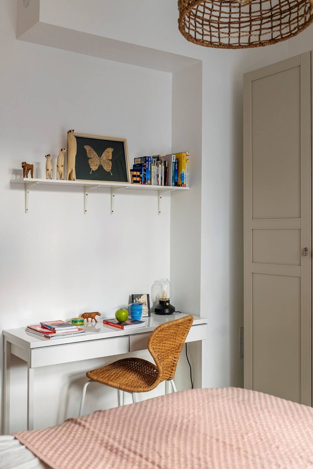 A Bright Family Apartment in Södermalm 15 bedroom desk