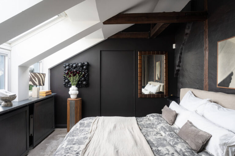Photo inspiration: Luxury Apartments In Stockholm With Outdoor Spaces And Skylights Reference: A Stylish Black And White Penthouse Apartment In Stockholm