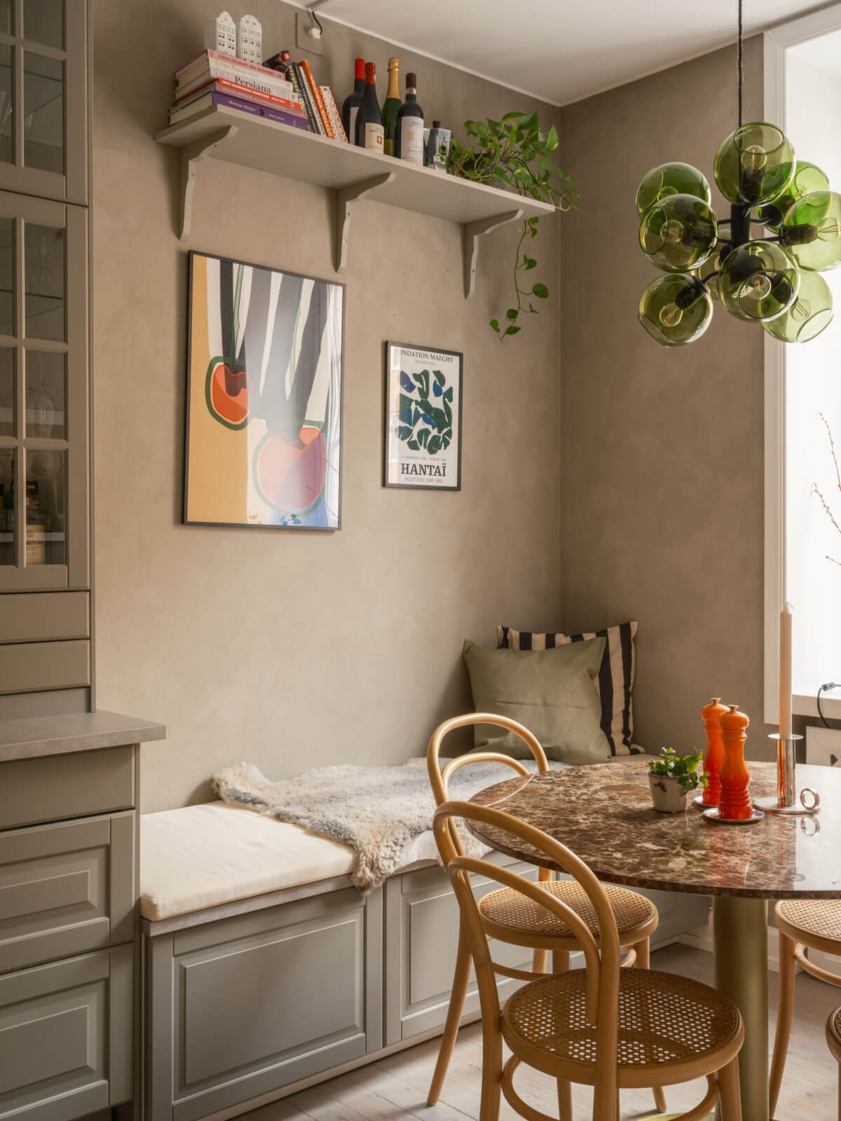 built-in bench round table