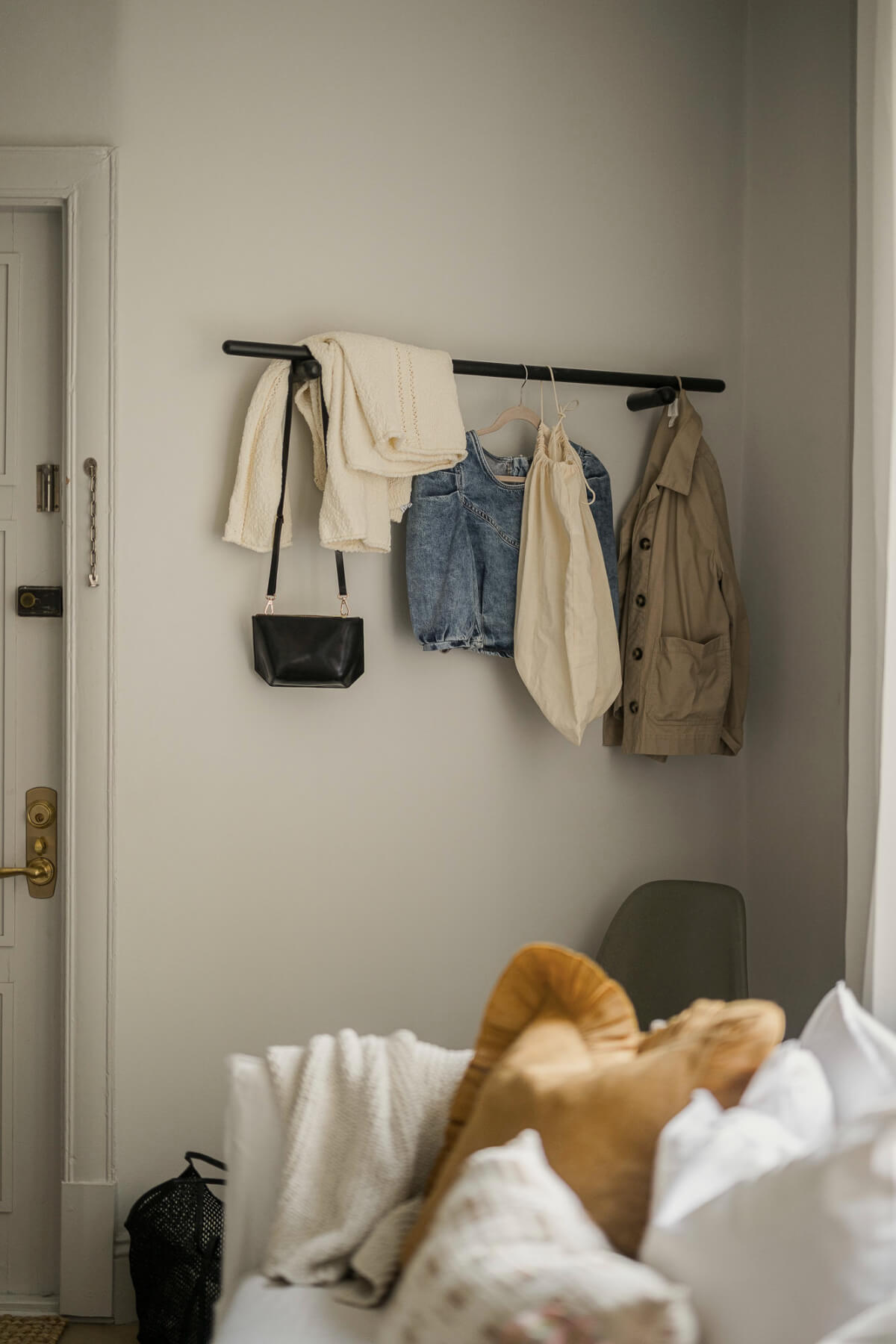 A Stylish Swedish Studio Apartment with a Blue Kitchen - The Nordroom