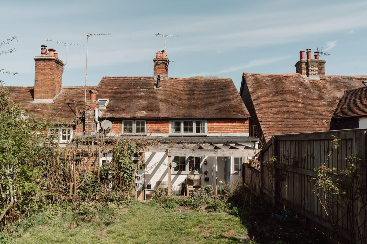garden historic english cottage