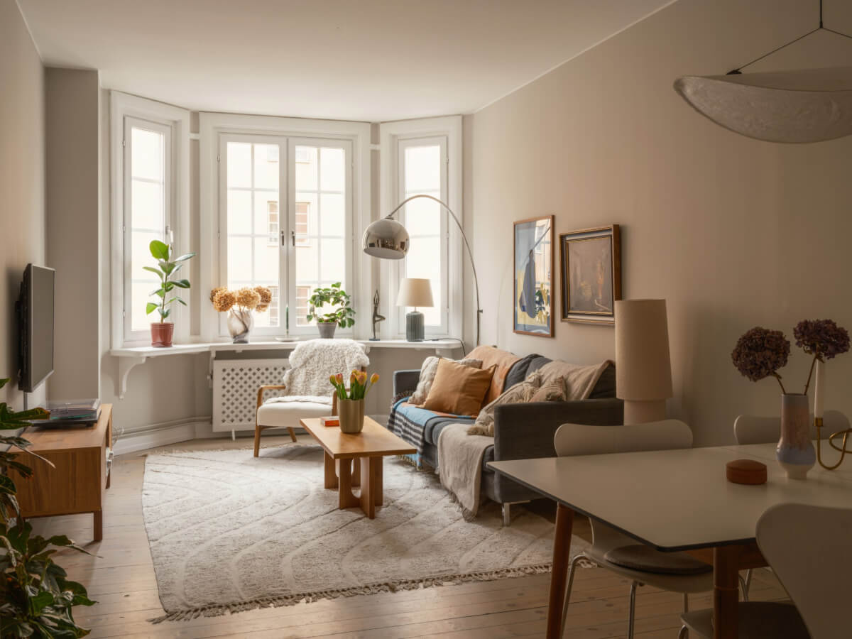 A Muted Palette and a Cozy Kitchen Breakfast Nook in a Swedish Apartment 4 gray living room bay window wooden floor