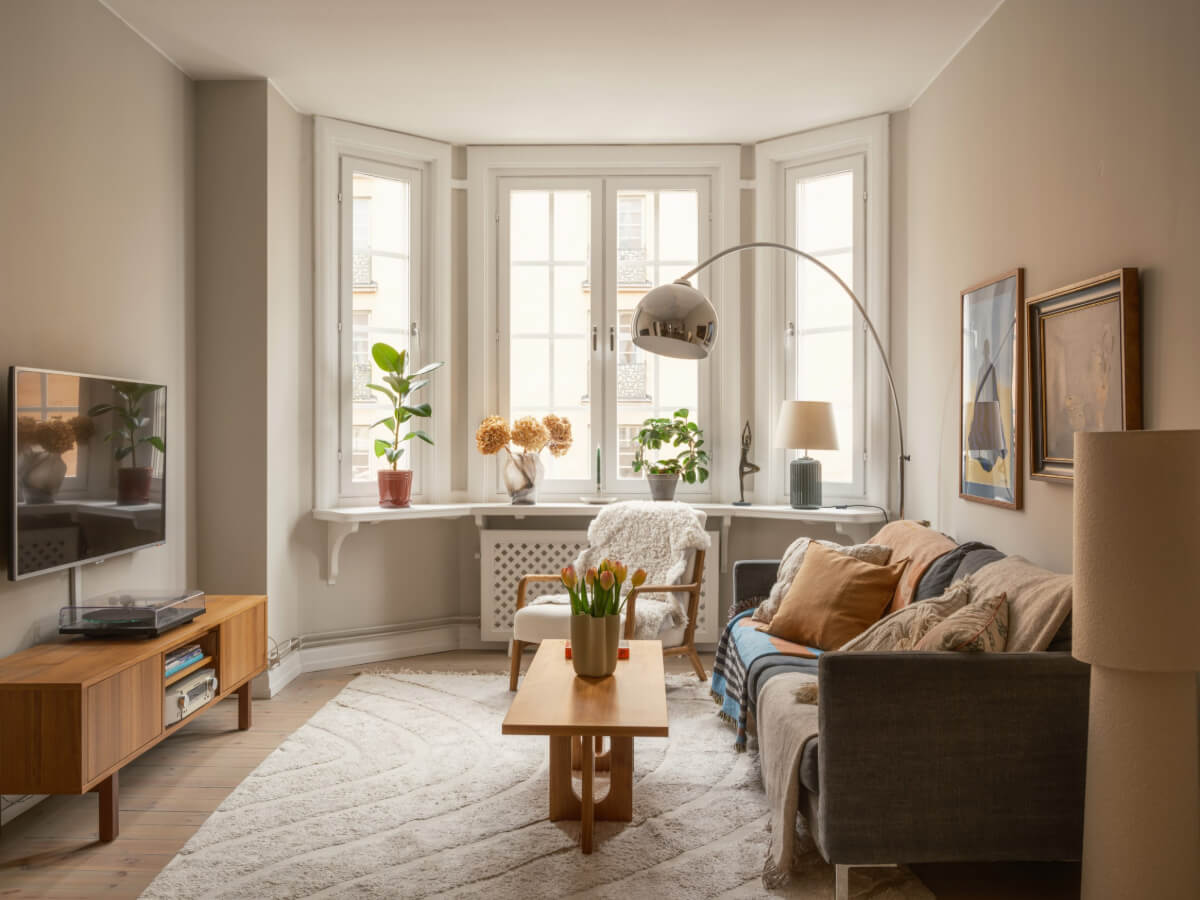 A Muted Palette and a Cozy Kitchen Breakfast Nook in a Swedish Apartment 1 gray living room bay window