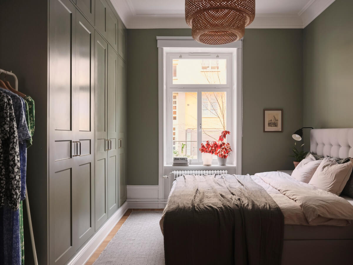 Classic Elements and Light Rooms in a Lovely Family Apartment 26 green bedroom built-in wardrobes