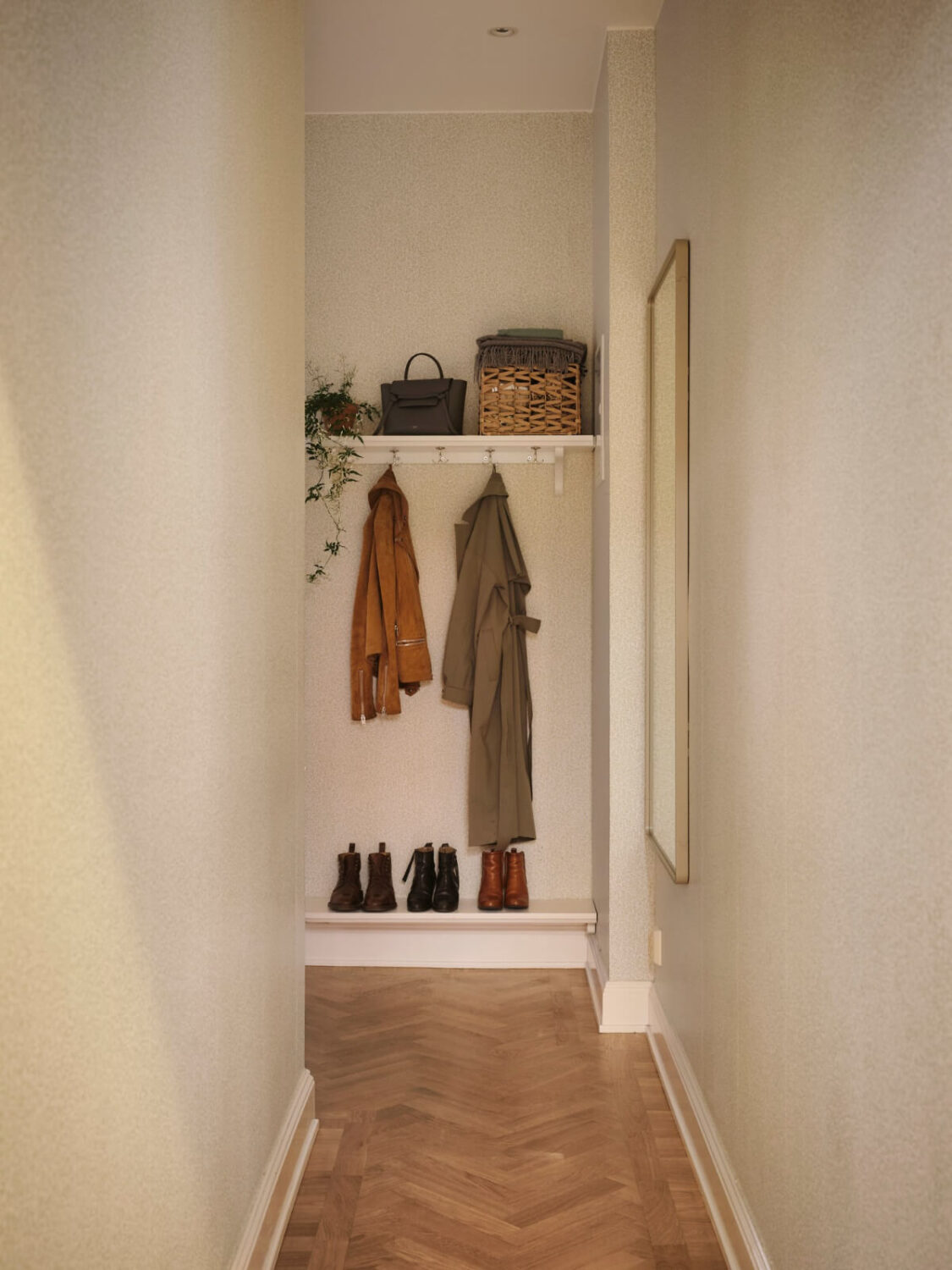 Classic Elements and Light Rooms in a Lovely Family Apartment 33 hall hat shelf shoe storage