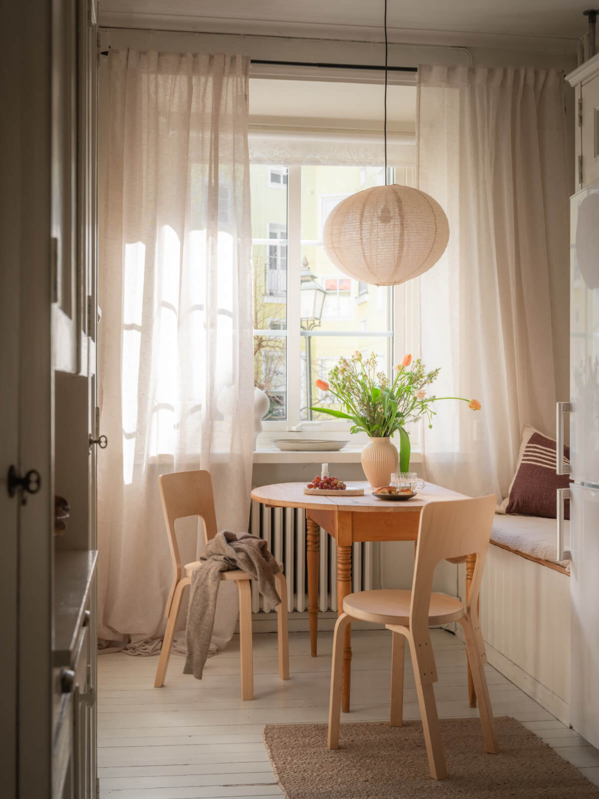 kitchen breakfast nook window