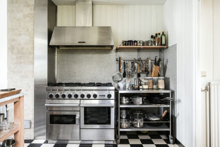 A closer look at Luxury Smart Home Summer Kitchen In Norway