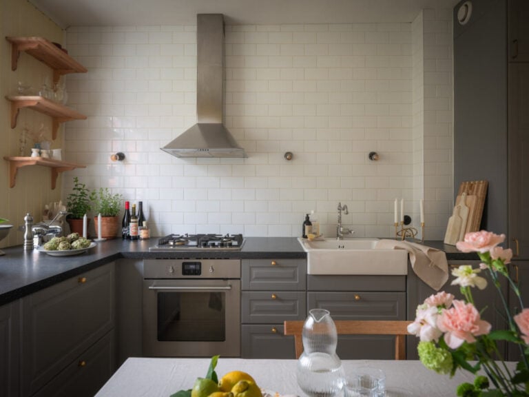 A Soft Color Palette and a Charming Kitchen in a Swedish Apartment ...