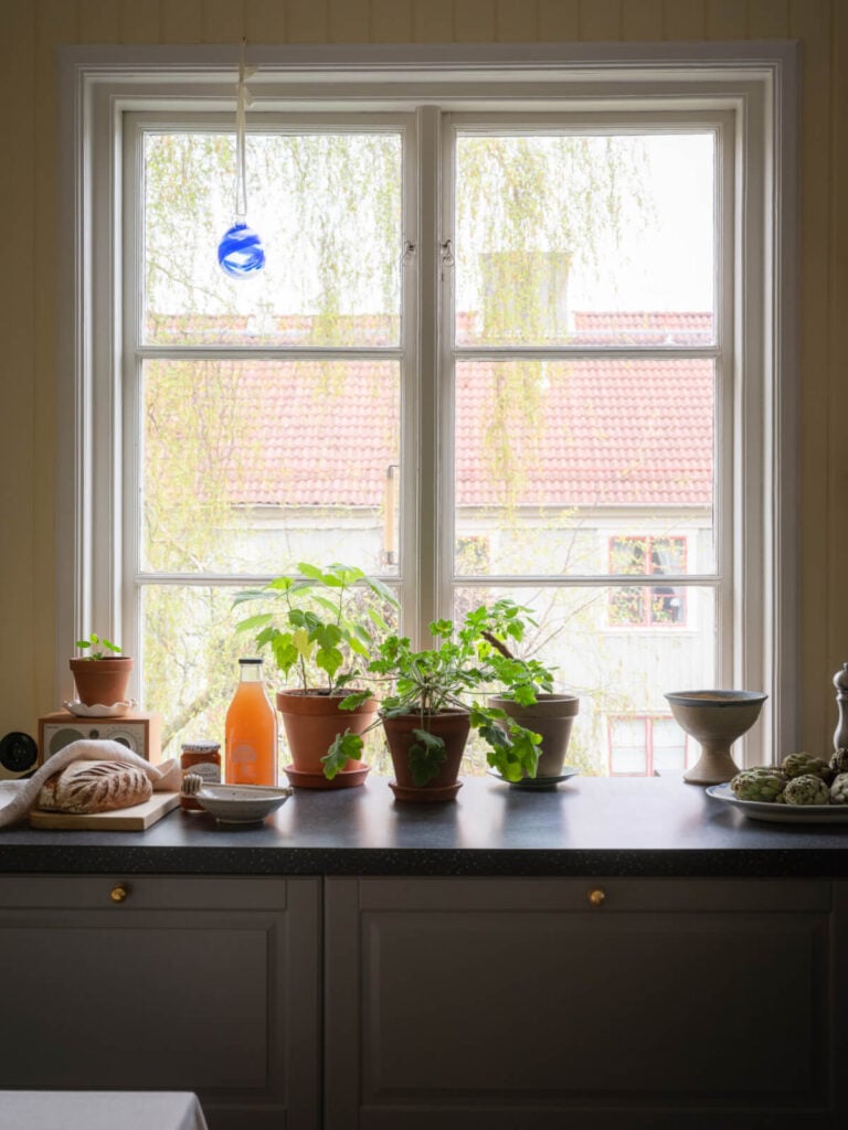 A Soft Color Palette and a Charming Kitchen in a Swedish Apartment ...