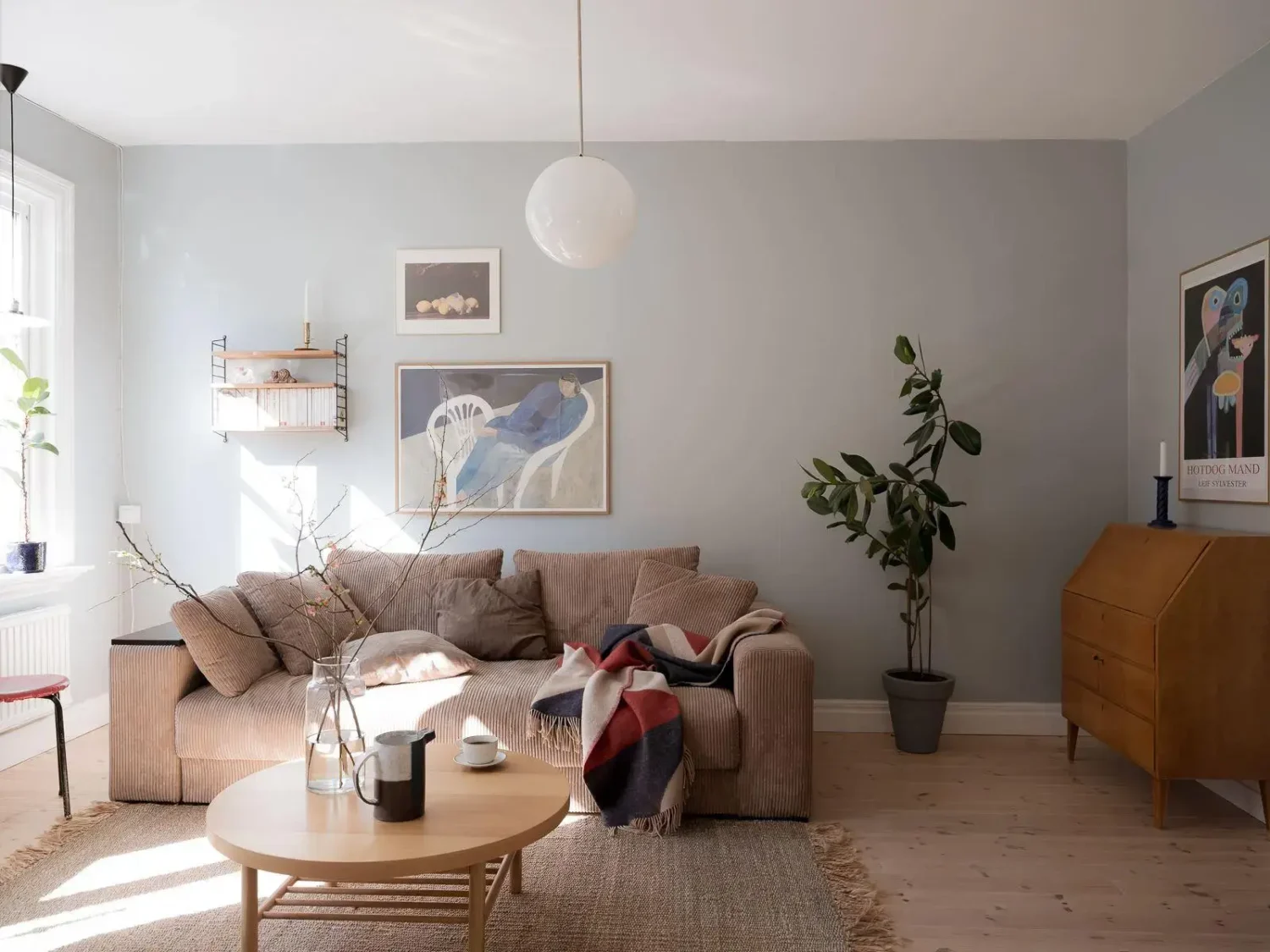 Gray Walls in a Renovated 19th-Century Gothenburg Apartment 2 light living room