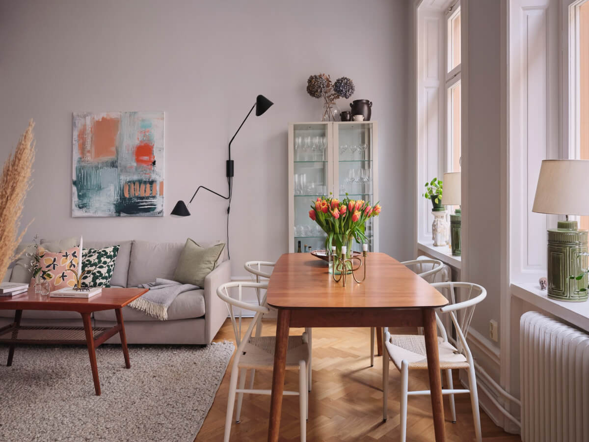 Classic Elements and Light Rooms in a Lovely Family Apartment 7 living room dining table