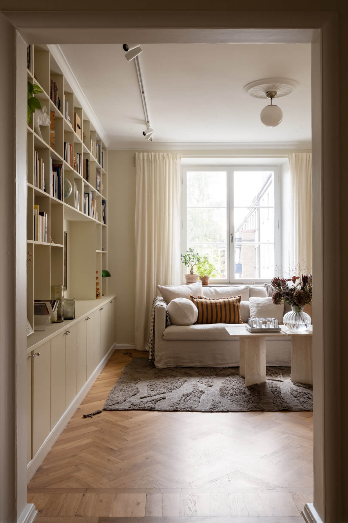 living room parquet floor built-in bookshelves