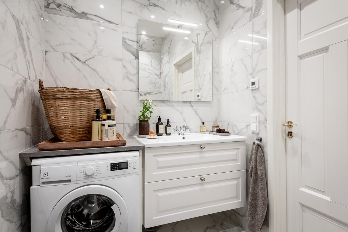 A Stunning Kitchen in a Classic Renovated Turn-of-the-Century Apartment 30 marble tiles bathroom
