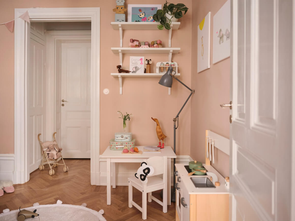 Classic Elements and Light Rooms in a Lovely Family Apartment 14 peach pink kids bedroom