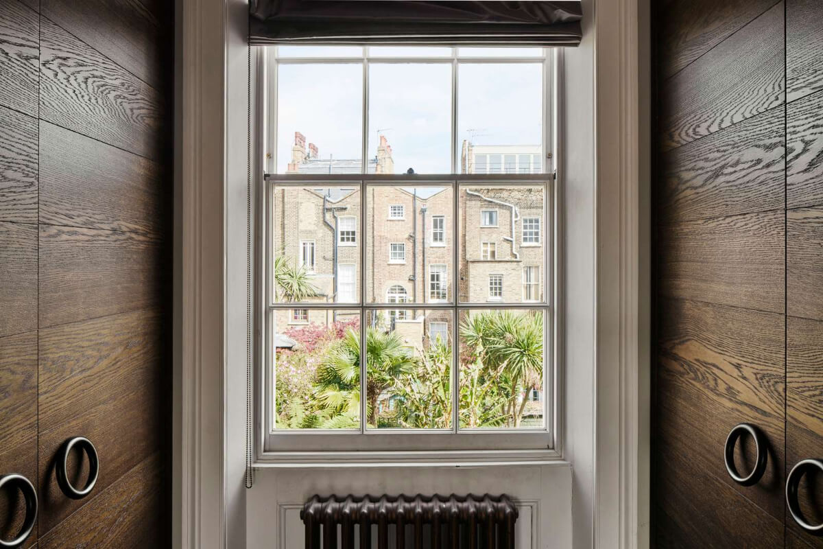 Light and Dark in a Spacious Victorian Townhouse in London 24 sash window dressing room