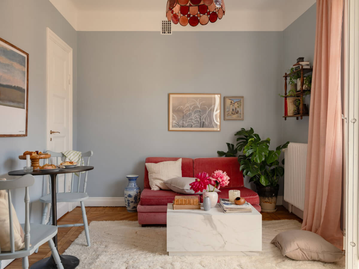 A Blue and Pink Studio Apartment with a Large Balcony 3 studio apartment pink and blue