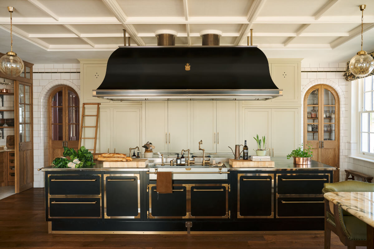 Best of 2025: Kitchens 76 1.TheClassicEnglishKitchen-deVOL_LOW-RES