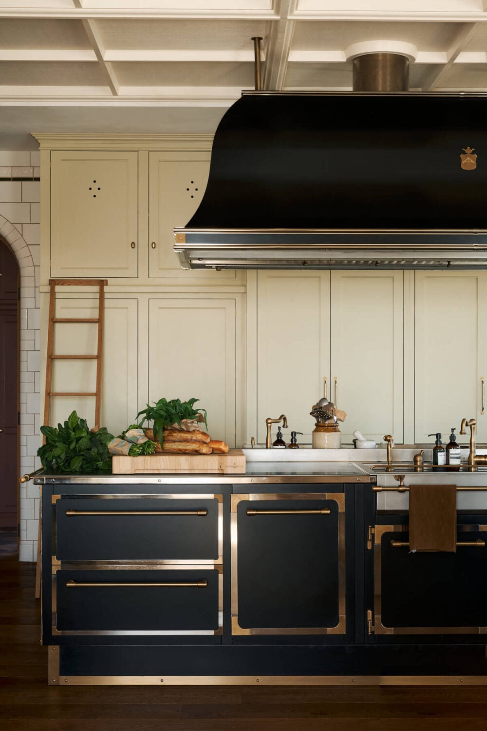 4.TheClassicEnglishKitchen-deVOL_LOW-RES