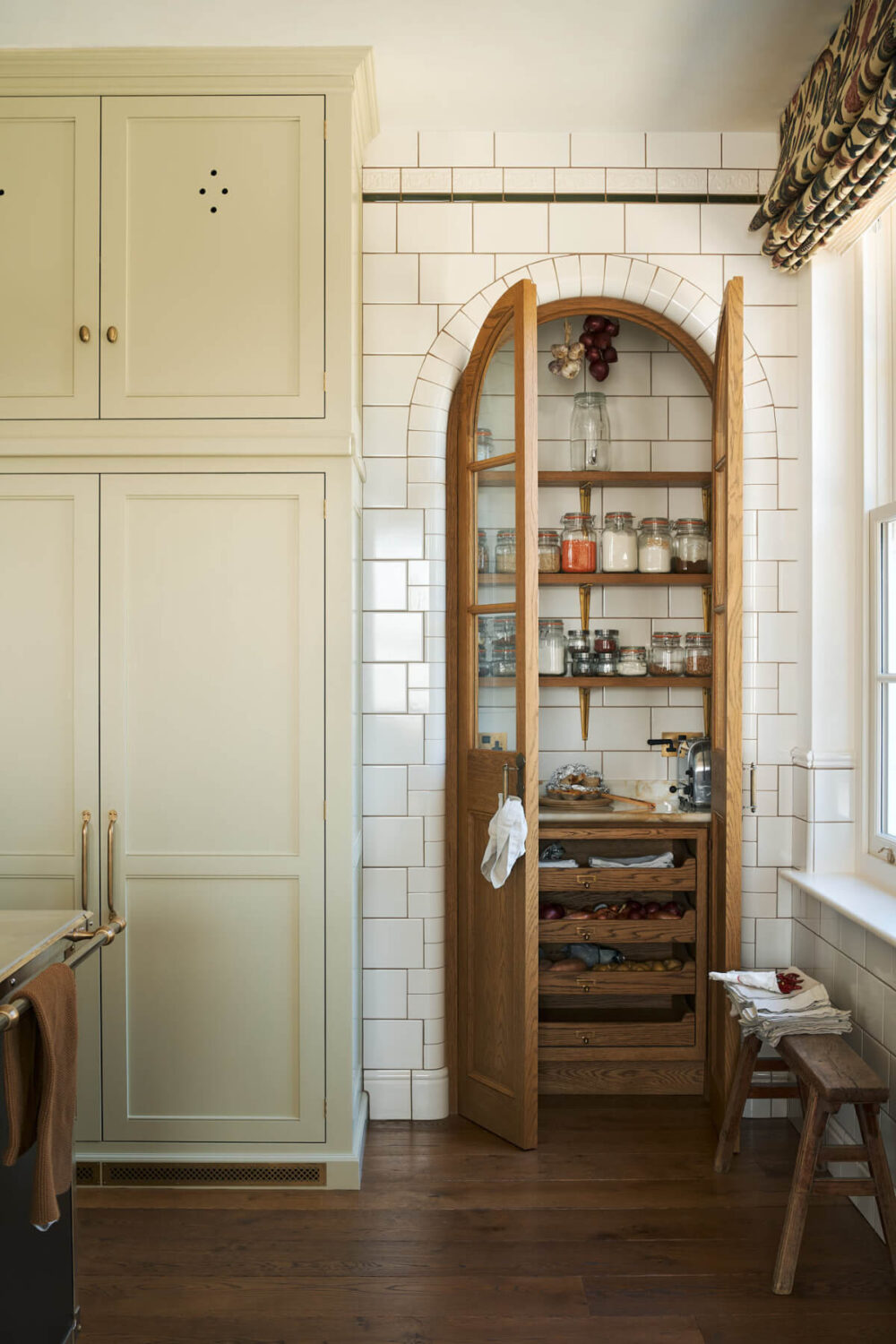 Best of 2025: Kitchens 78 8.TheClassicEnglishKitchen-deVOL_LOW-RES