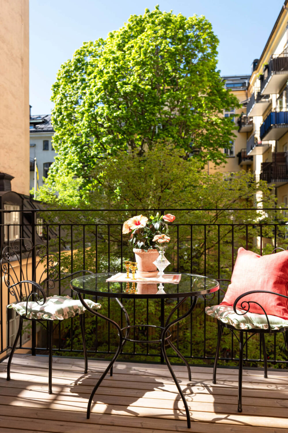 A Pink Studio Apartment with a Modern Black Kitchen 4 balcony