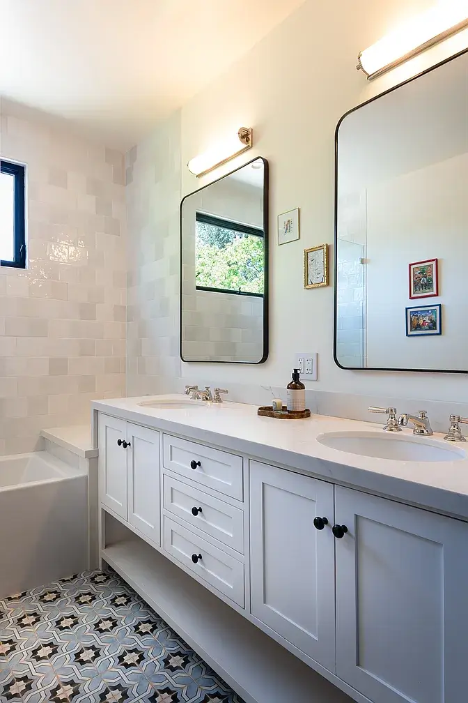 A Creative Sanctuary in Sherman Oaks Designed by Mendy Cheng 25 bathroom blue star patterned floor tiles